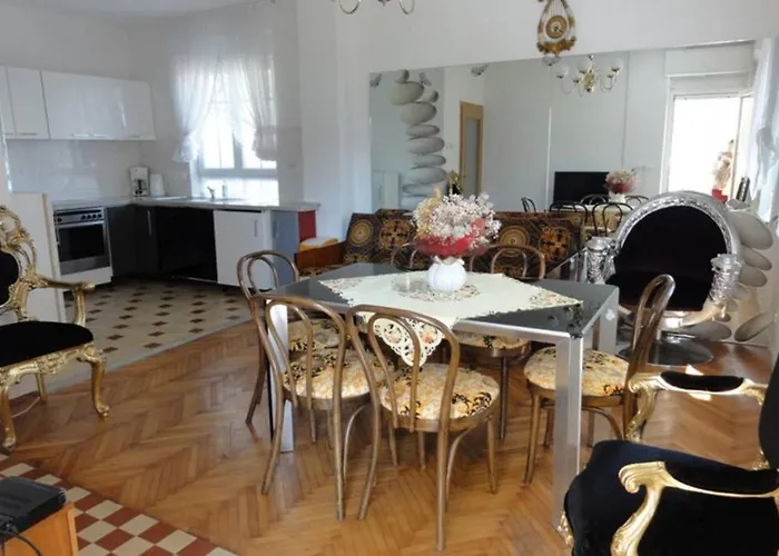 Апартаменты Croatia Borik Big Family With Garden View Number 6 Задар