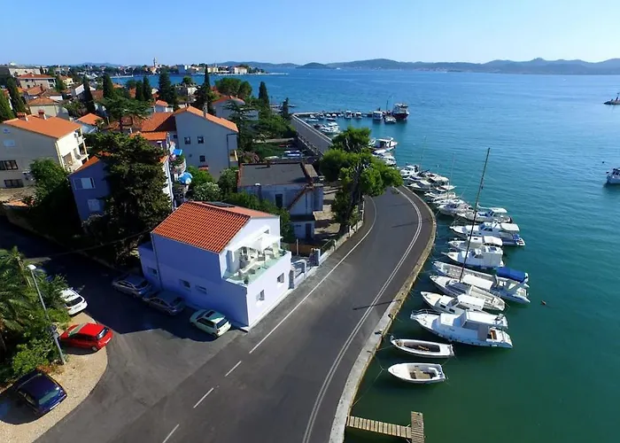 Апартаменты Croatia Borik Big Family With Garden View Number 6 Задар